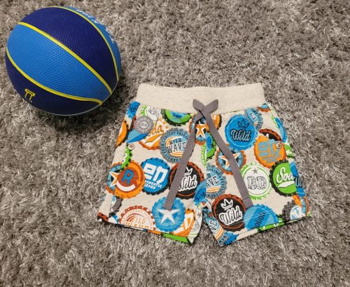 Kisfiú színes mintás rövidnadrág (méret:68 cm)